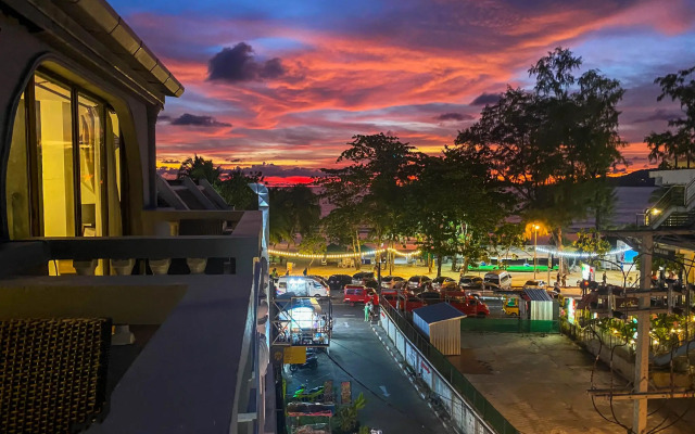 Big Boys' Bed & Burger