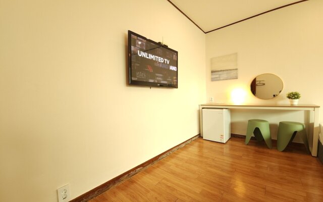 OYO Hostel Myeongdong 5