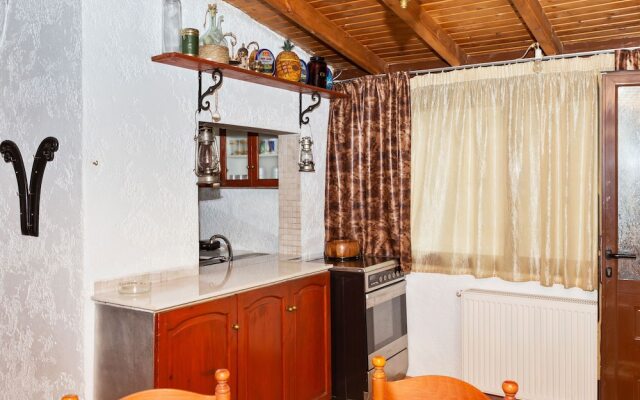 Restful Apartment in Istiaia With Patio
