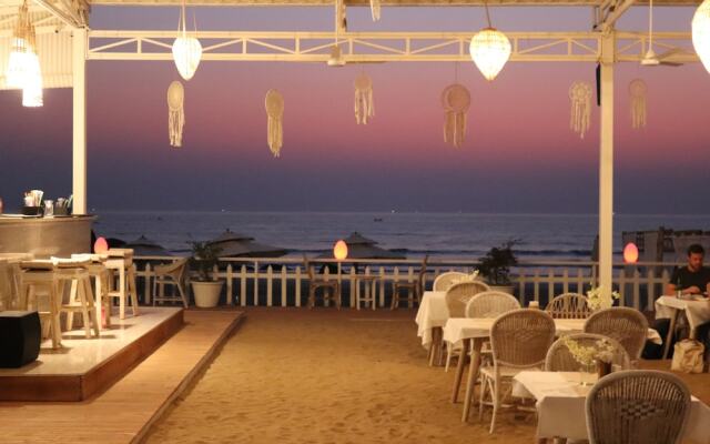 The White Resort