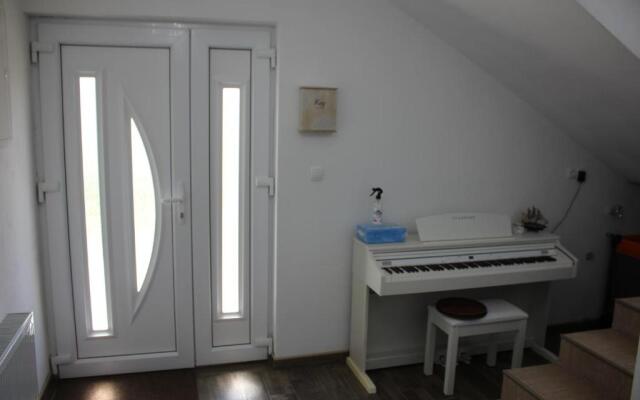 Studio Apartments Adian