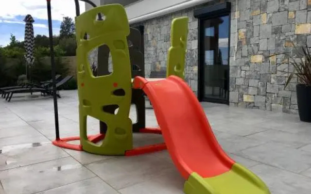 Five Bedroom Holiday Home In Kornic