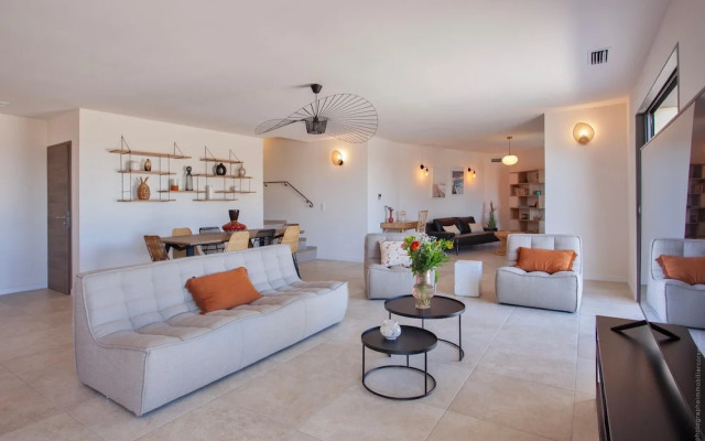 Superb Villa With Pool and sea View