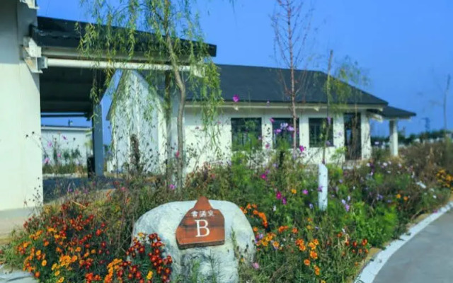 Scenery Retreats Taibai Mountain Hot Spring Villa Resort