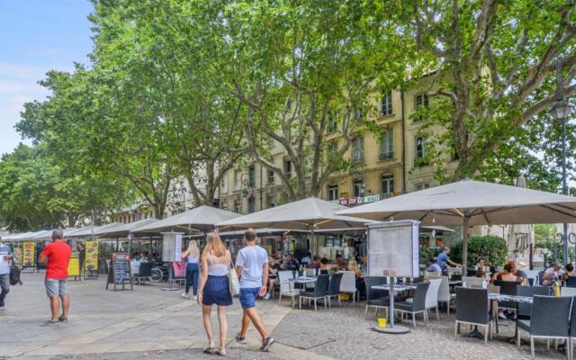 Bright studio near the Popes Palace in Avignon - Welkeys