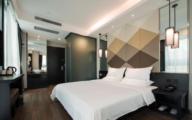 Luckyland Trade Building Hotel