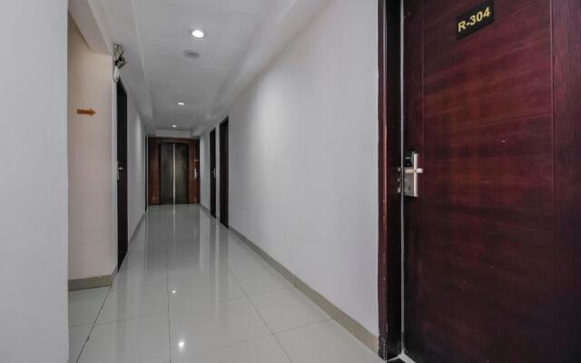RedDoorz Plus near Galaxy Bekasi