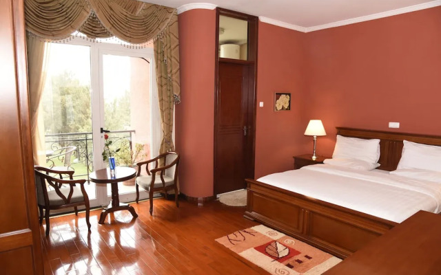 Diplomat Luxury Furnished Apartments