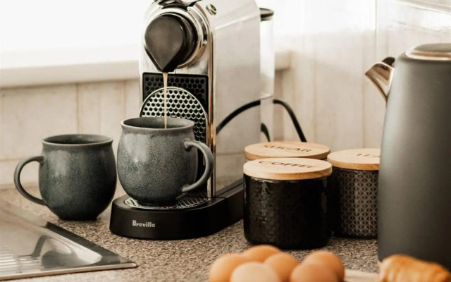 Canal Home -Close to Beach and City Centre