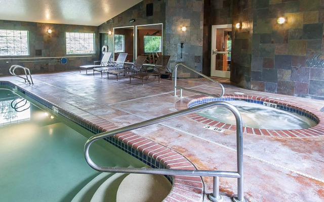 Comfort Inn & Suites Tualatin - Lake Oswego South