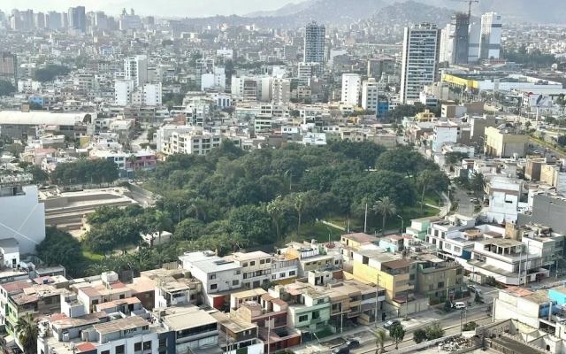 Modern 1BR on J Prado Board San Isidro