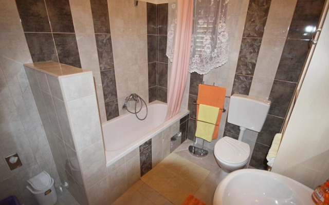 Cosy Apartment 5min to Beach Mirela Borik