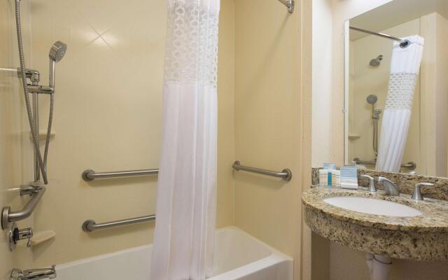 Hampton Inn & Suites Hartford-Manchester