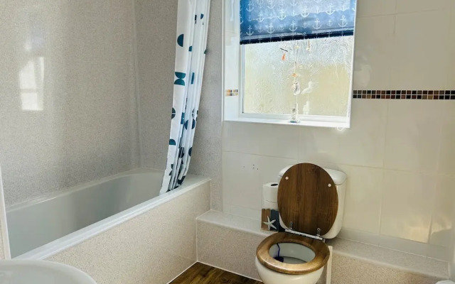 Bungalow by the Beach, Sleeps 6, Snowdonia, Wales