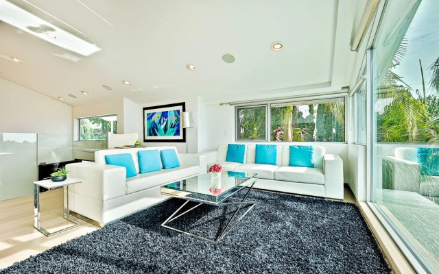 Hollywood Estate With Stunning Views