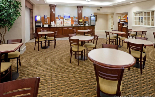 Holiday Inn Express & Suites Waxahachie by IHG