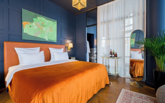 Zorba&Bond Hotel on the 8th
