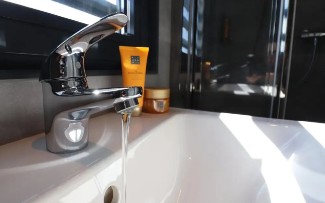 Houseboat in Lemmer With Harbor Views