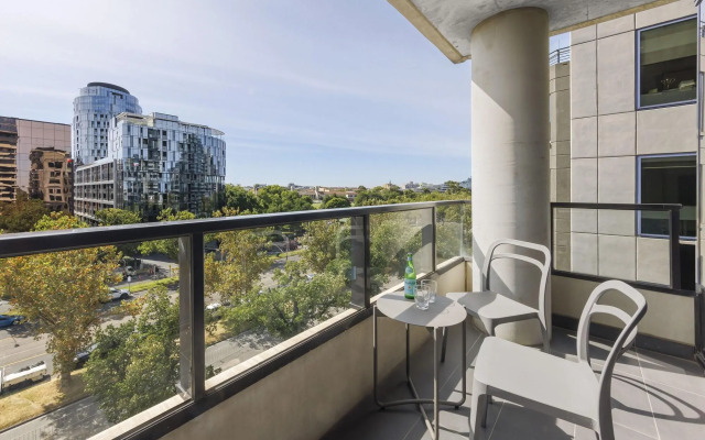 Oaks Melbourne St Kilda Road Hotel