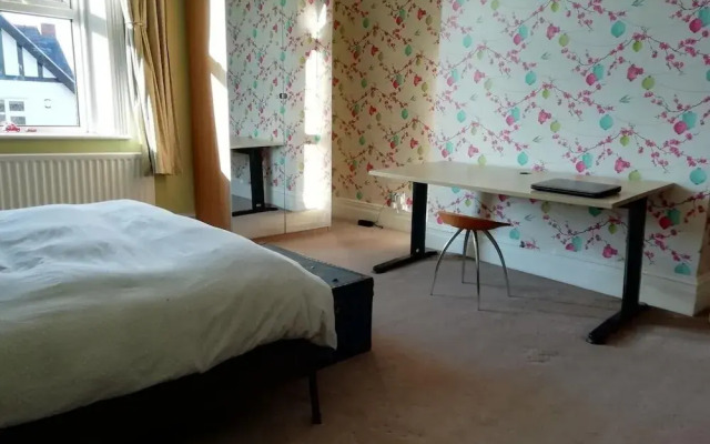 NEW 5BD Victorian House Family Friendly in Wirral