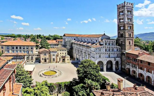 Stay Central in Historic Lucca