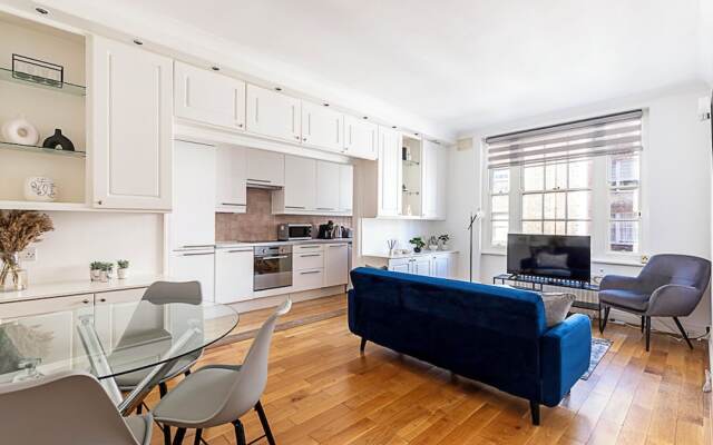 Modern 2 Bedroom Flat Near Queensway