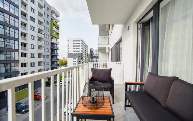 Monochrome Style Central Apartment