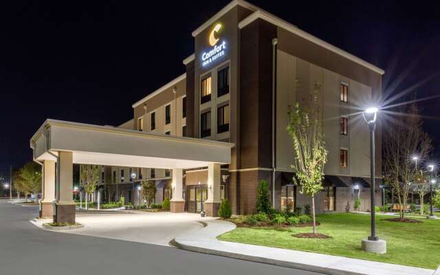 Comfort Inn & Suites at CrossPlex Village