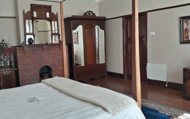 The Bend Country House