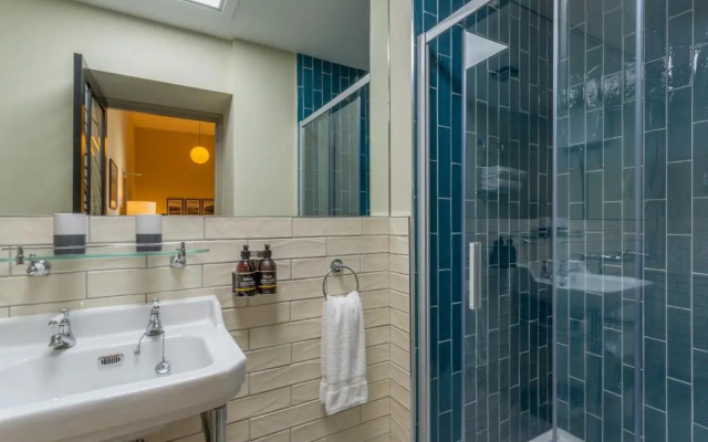Riva Boutique Hotel & Restaurant