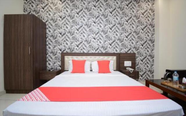 OYO 28465 Hotel Dhingra