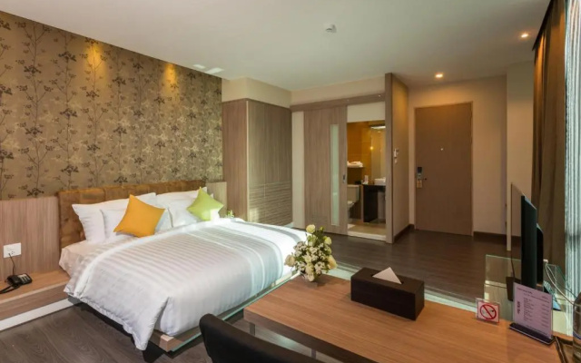 Ton Aoi Grand Hotel