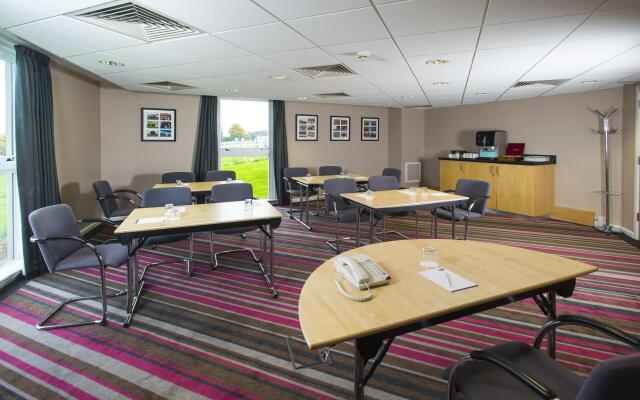 Holiday Inn Express London-Epsom Downs, an IHG Hotel