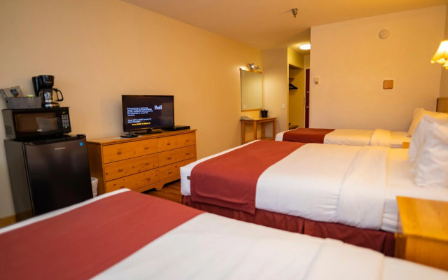 Canadas Best Value Inn River View Hotel