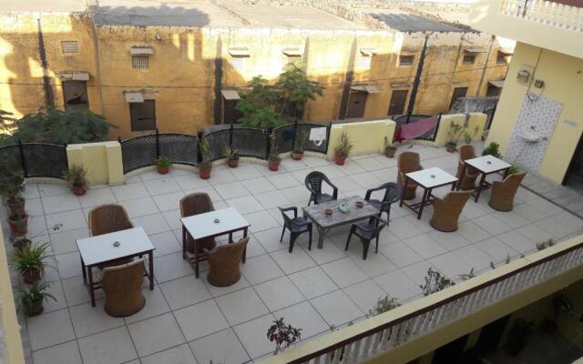 Keshav Palace
