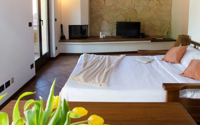 JOIVY Attic on the Lake