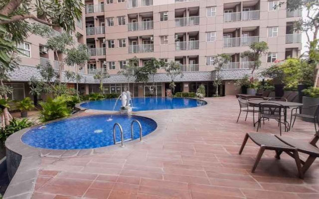 Comfy and Brand New Studio Baileys Apartment By Travelio – Pool – South Tangerang