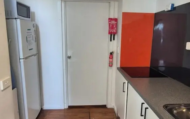 Melbourne CBD-private rooms guests Hse.