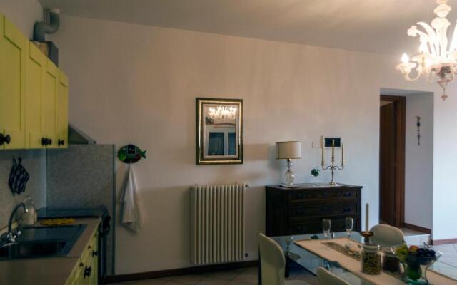 Casa Del Sole Appartamento N° 2 White And Gold Room