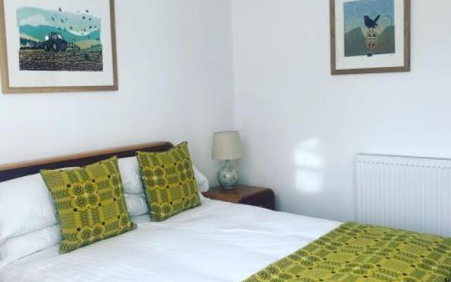 Llety Brynawel Guest House