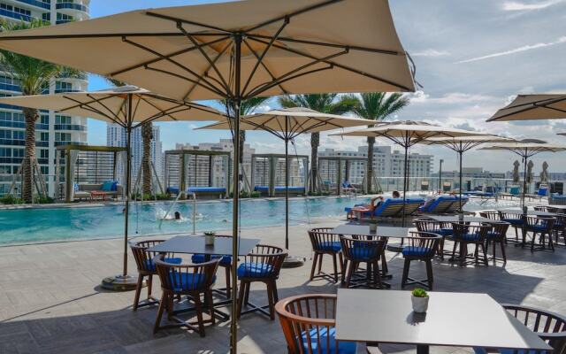 Fantastic 2BR Condo at Hollywood