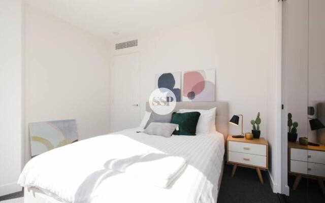 St Kilda Rd LVL4 2BDR2BATHR WIFI Albert Park