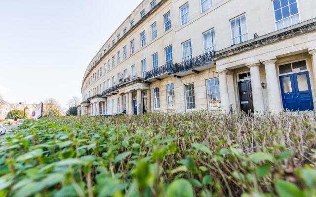 Luxury Apartment - 18 Lansdown Crescent