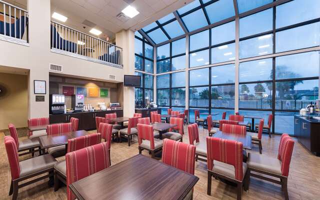 Comfort Suites Beachside