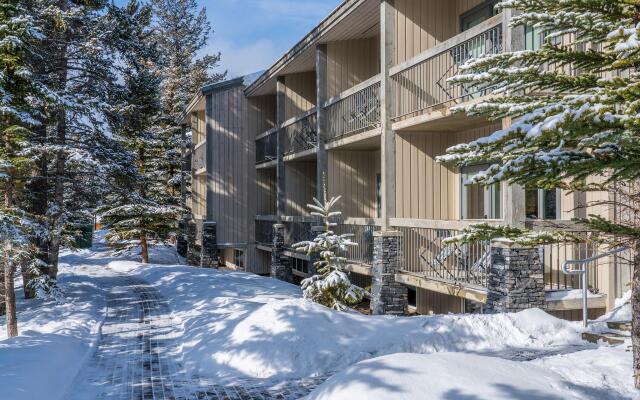 Tunnel Mountain Resort