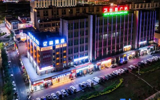 Yisen Hotel (Karamay Xinsi Road Plaza)