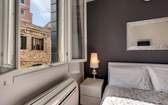 Venice Elegance by Wonderful Italy