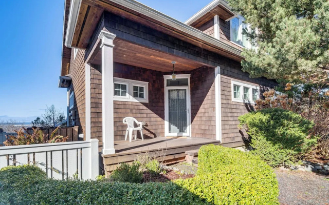 Oceanfront Moclips Escape w/ Deck & Beach Access!