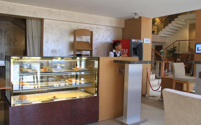 Momona Hotel