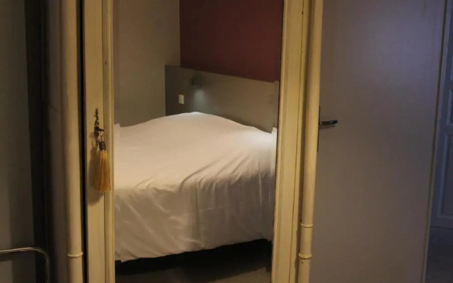 Logis Hotels  Auberge De La Tour   Hôtel Et Restaurant